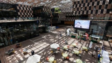 Wah, balai kota di Jepang ini menarik lebih banyak pengunjung daripada taman hiburan! (2)