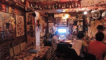 Wah, di Jepang ada bar bertema anime untuk para otaku! (9)