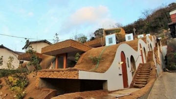 Wow! Komplek apartemen di Jepang ini dibangun di dalam lereng gunung! (1) Wow! Komplek apartemen di Jepang ini dibangun di dalam lereng gunung! (1)