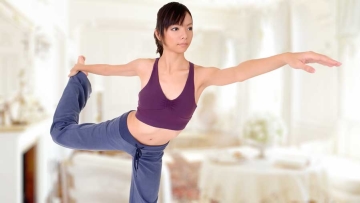 asian-woman-exercising