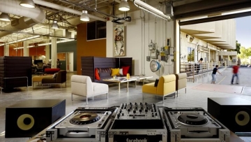 fasilitas-musik-di-kantor-facebook