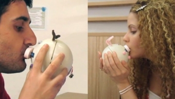 kissenger - cium jarak jauh (odditycentral com)