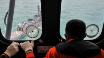 mulai-besok-2-kapal-jepang-tak-lagi-ikut-cari-airasia