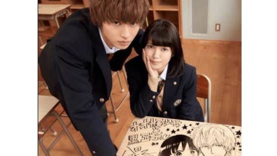 Kento Yamazaki Fumi Nikaido Pamerkan Meja Yang Digambar