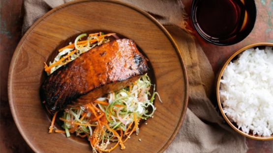  Resep  Salmon Teriyaki Lezat dengan Nasi Sushi dan Salad 