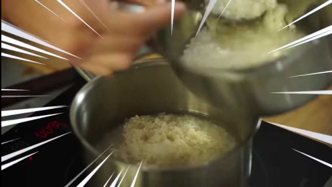 Memasak nasi (YouTube: Arnold Poernomo)