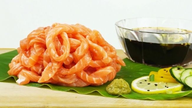 makanan unik Jepang Sashimi Salmon Ramen