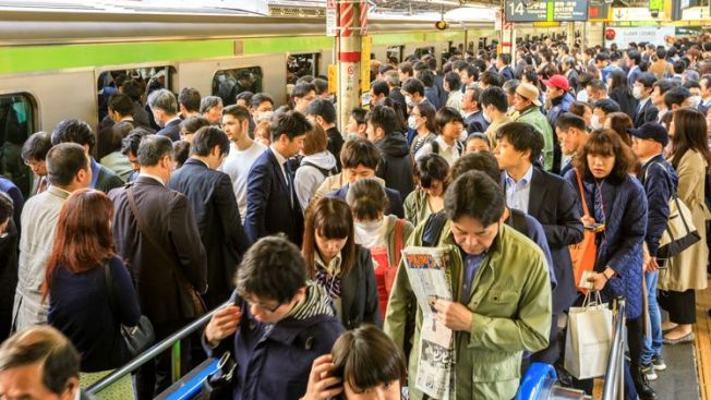 etika menaiki kereta Jepang japanesestation.com