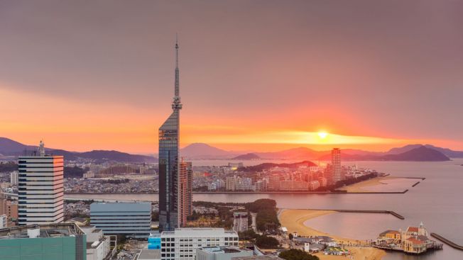 Momochi Seaside Park and Fukuoka Tower | Salah satu yang wajib kalian kunjungi di Fukuoka