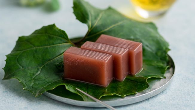 mizu yokan jelly Rekomendasi Hidangan Musim Panas di Jepang yang Wajib Dicoba.