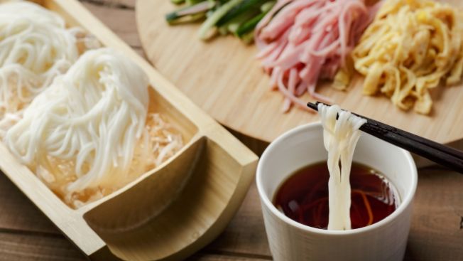Cold somen Rekomendasi Hidangan Musim Panas di Jepang yang Wajib Dicoba.