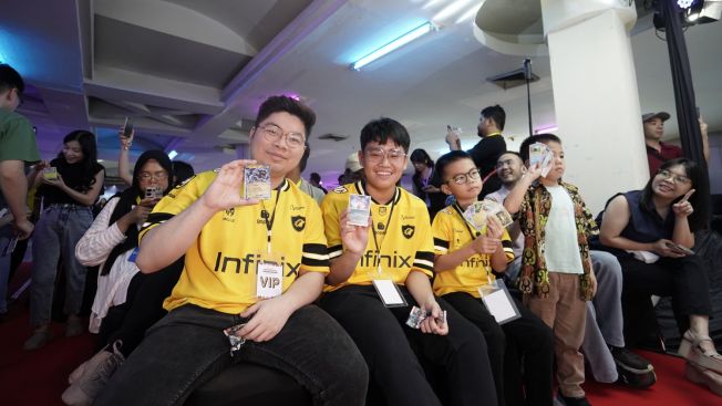 Terry, Lionel, dan Arlen (Perwakilan Indonesia di Pokemon World Championships) 