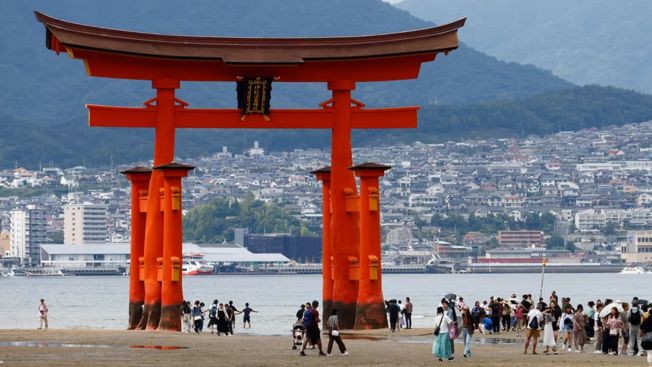  Itshukushima Shrine, Getty Images