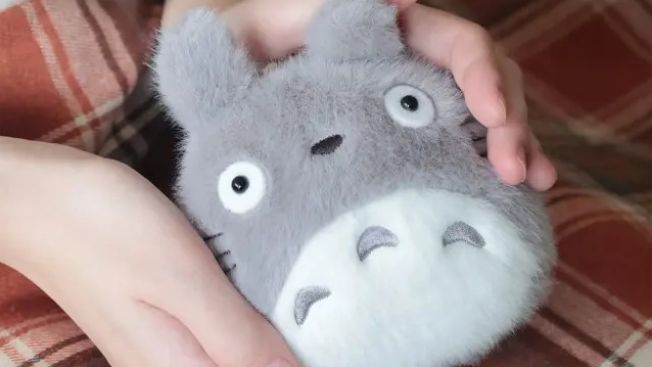 Gemas dan Hangat! Dompet Berbulu Studio Ghibli & Sprited Away Terbaru