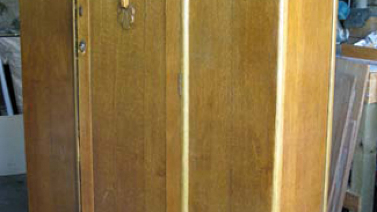 antique_wardrobe1