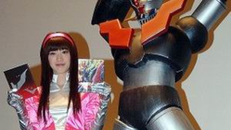 MikuTanabe-AKB48-cosplay-MazingerZ-Japan-fitur