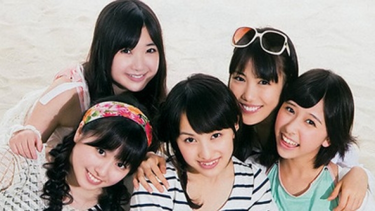 momoiro clover z pose