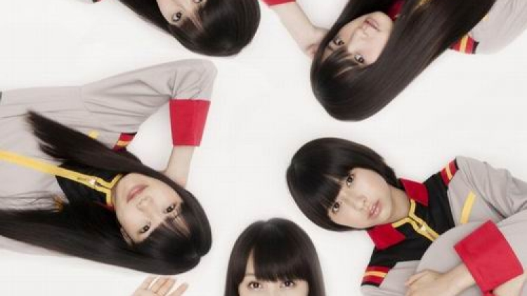 momoirocloverz-gundam-collaboration-japan