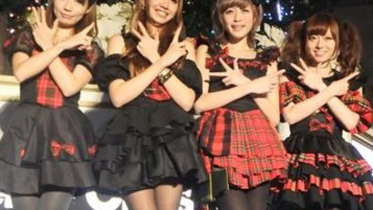 Silent_Siren_Tree_Lighting-crop