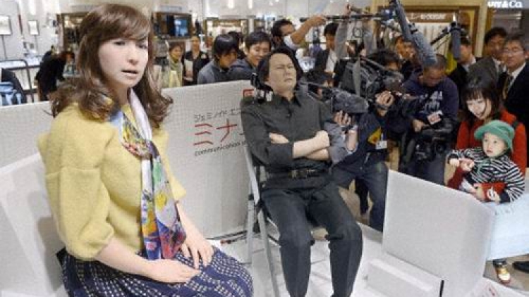 talking-humanoid-robot-osaka-japan1