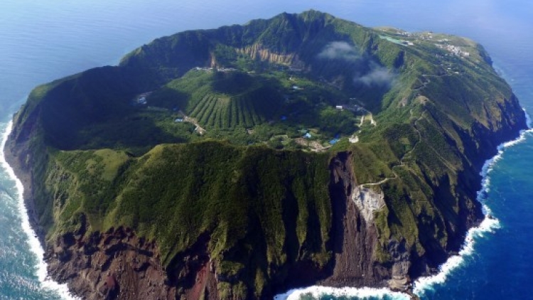 Aogashima-island 01