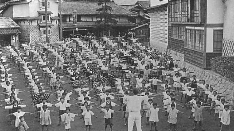 Radio_taisou_radio_calisthenics_in_1930s