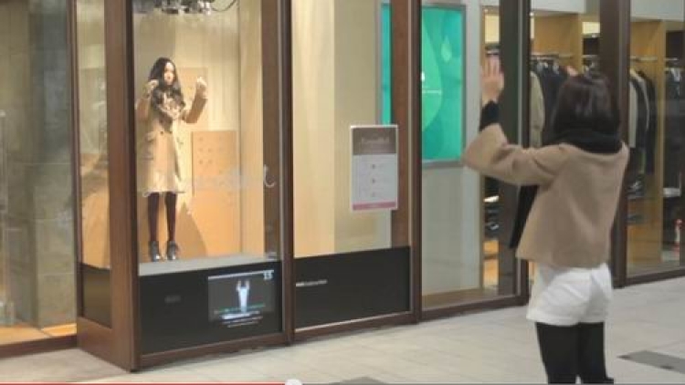 japan-mannekin-robot-store-display3