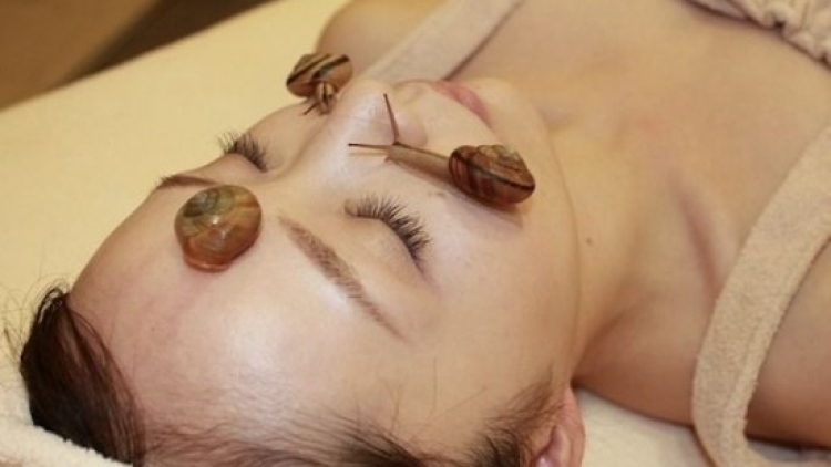 snail-slime-facial-550x365 snail-slime-facial-550x365