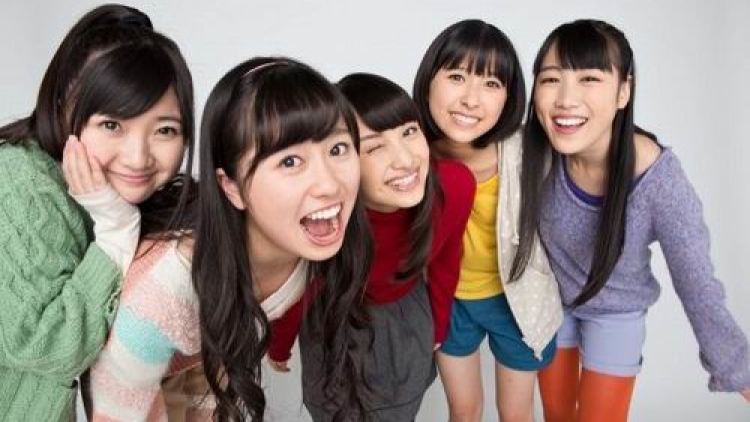 Momoiro-Clover-Z-becomes-Twinkle5-in-Christmas-Drama-Tenshi-to-Jump-04-610x400