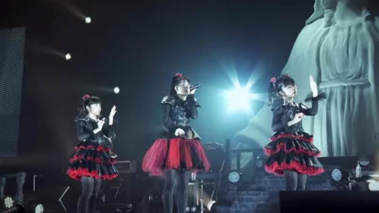 today-babymetal-140418-01_e289411a83670d56cfec38d3693cfa80.nbcnews-ux-720-400