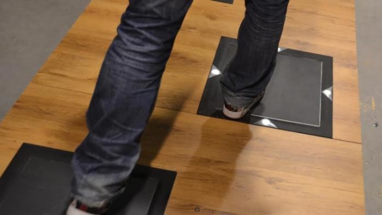 20140613_232417_jalan-kaki-listrik