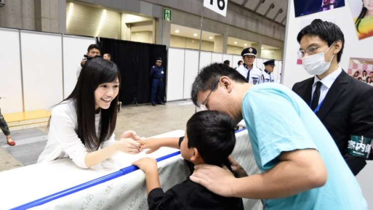 AKB48-Resumes-Handshake-Events-Increased-Security-01 AKB48-Resumes-Handshake-Events-Increased-Security-01