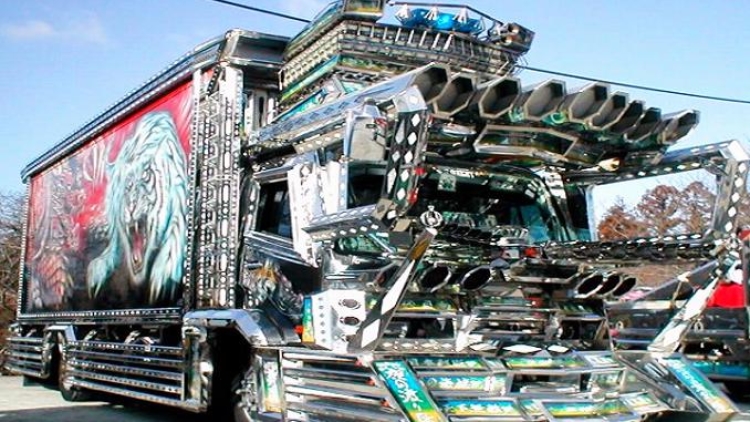 dekotora-truk-dekorasi-jepang-yang-populer-mulai-tahun-1970 dekotora-truk-dekorasi-jepang-yang-populer-mulai-tahun-1970
