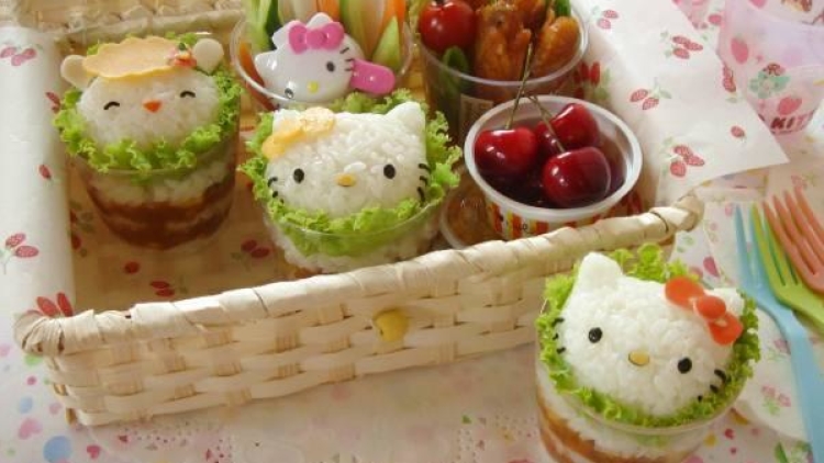 hello-kitty-curry-bento-rinkya-japan