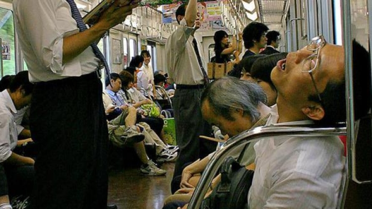 kisah-salaryman-pekerja-keras-yang-rela-mati-di-jepang kisah-salaryman-pekerja-keras-yang-rela-mati-di-jepang
