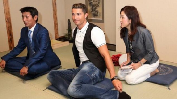 ronaldo seiza (1) ronaldo seiza (1)