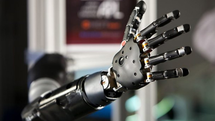 tangan-robot-ilustrasi-_140627142415-599