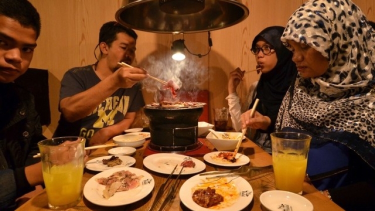 Japan-Officials-Wooing-Muslim-Travelers Japan-Officials-Wooing-Muslim-Travelers