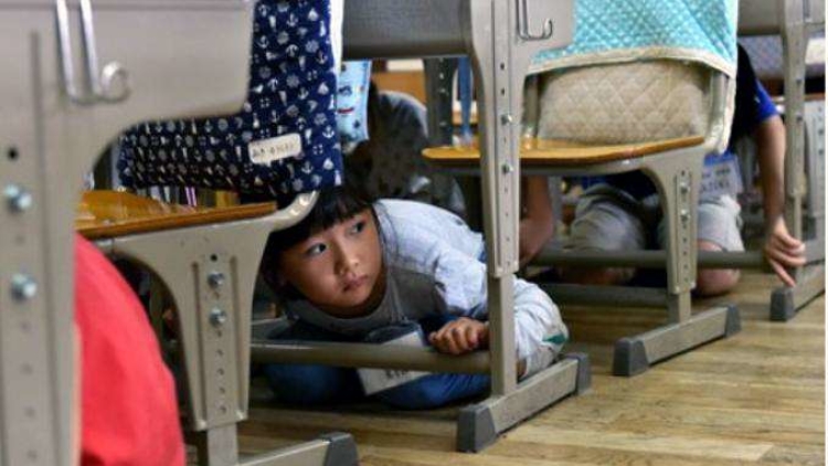 anak-anak-latihan-hadapi-gempa-jepang