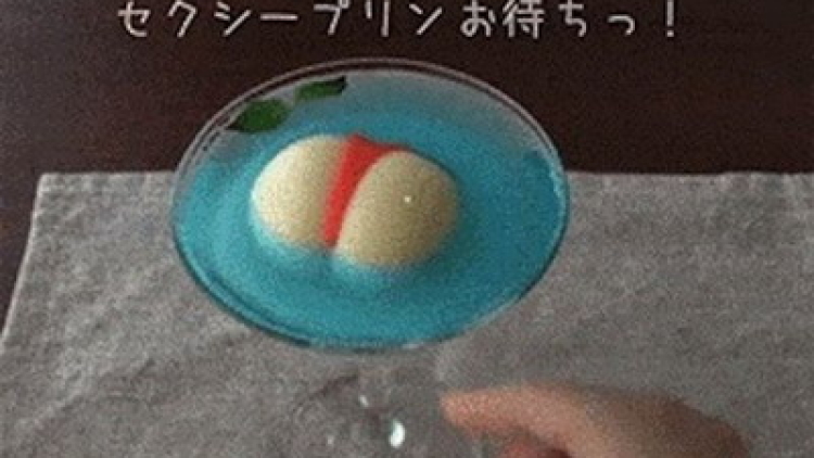 Puding Ini Berbentuk Pantat Sinchan