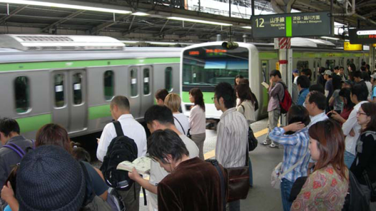 Risiko Naik Kereta di Tokyo (1) Risiko Naik Kereta di Tokyo (1)