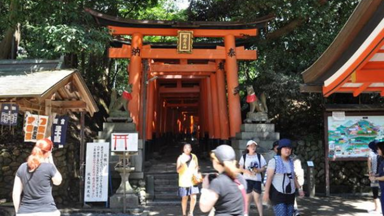 wisata-jepang-kuil-fushimi-inari-taisha