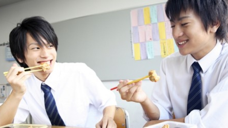 pria-jepang-sehat-karena-kebiasaan-ini-lho-e0c4706