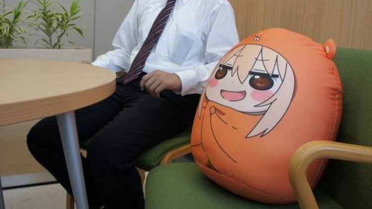 Bantal Himouto! Umaru-chan yang hampir seukuran aslinya ini cocok untuk menemani hari-hari kalian (5)
