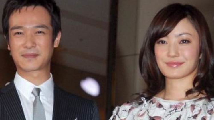 Miho Kanno & Masato Sakai menyambut kelahiran anak pertama mereka2 Miho Kanno & Masato Sakai menyambut kelahiran anak pertama mereka2