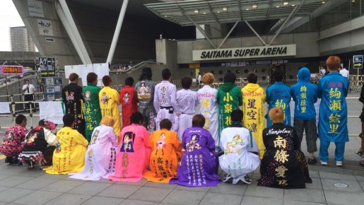 Para pengemar Love Live berkostum ala geng motor Jepang di acara Animelo Summer 2015 (1)