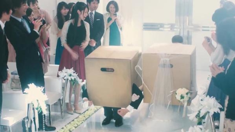 Pernikahan ala Metal Gear Solid ini walau terselubung tapi tetap terlihat romantis (1)