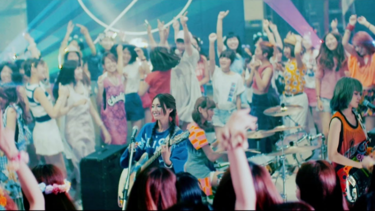 SCANDAL tampil mengguncang dalam video musik terbaru mereka berjudul Sisters