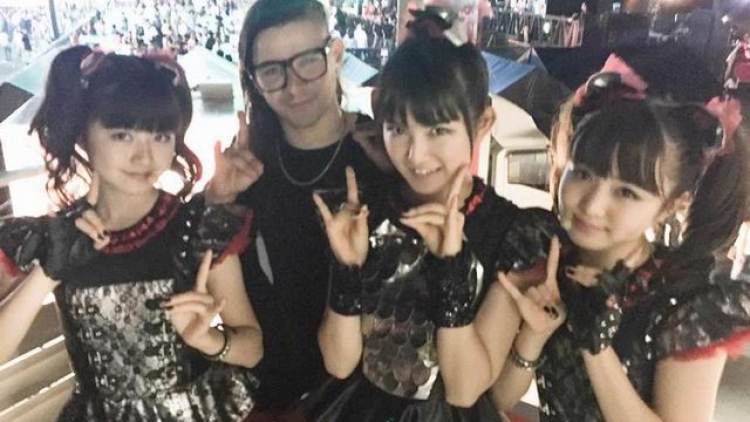 BABYMETAL tampil dengan SKRILLEX di acara ULTRA JAPAN Electronic Music Festival (1)