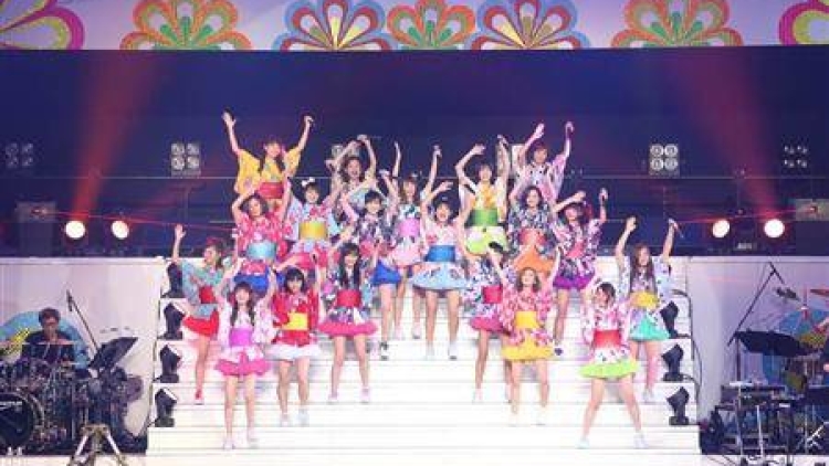 Di konser terakhirnya, para anggota Idoling!!! tak bisa menahan air mata mereka